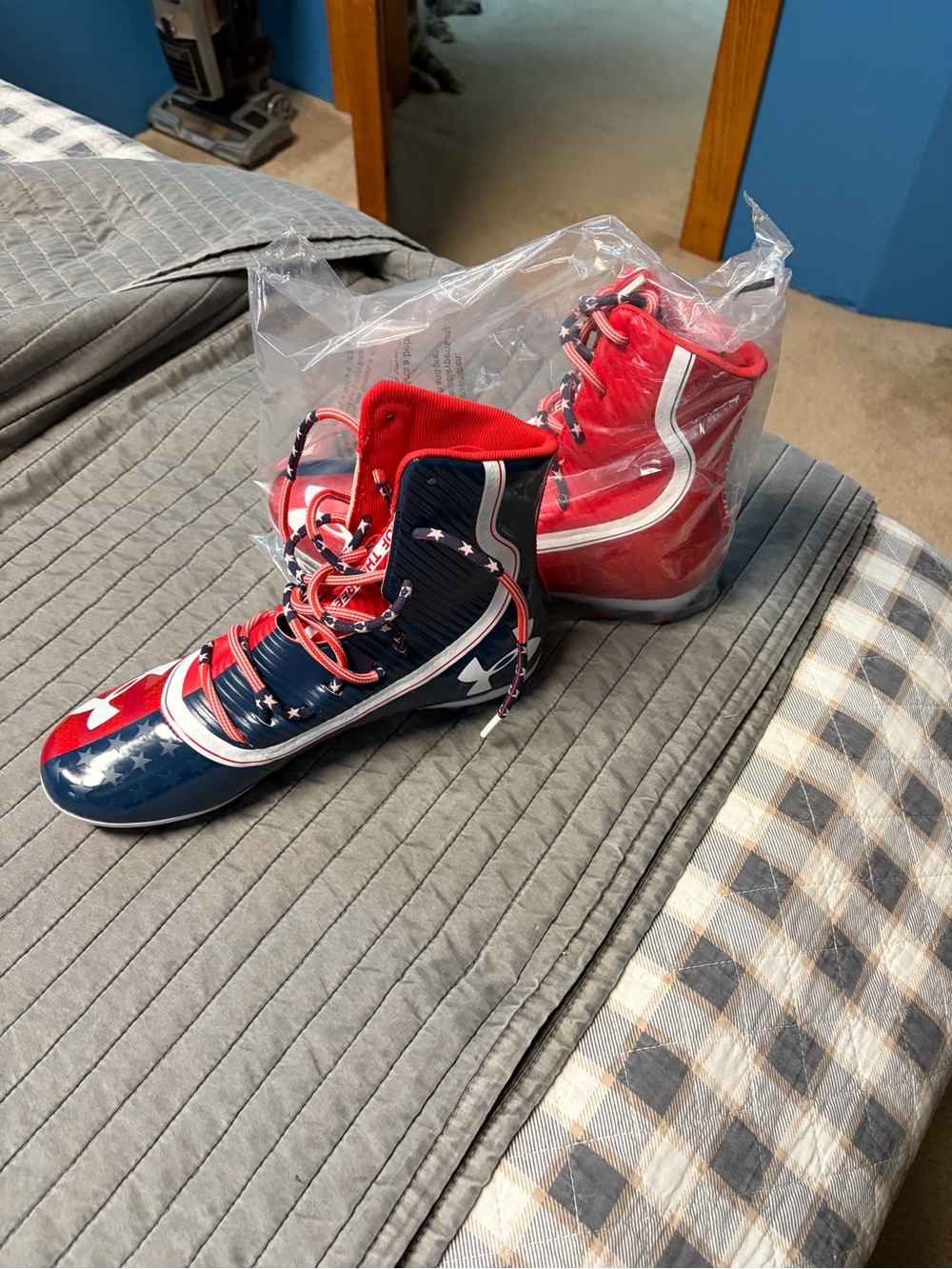 Under Armour Men’s High-Top football cleats